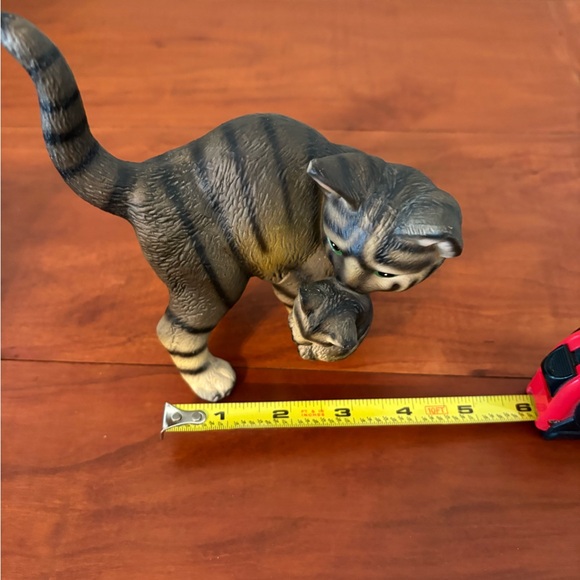 Vintage Lefton Cat Figurine – Mama Cat Carrying Kitten – Hand Painted – 5” Tall - Picture 8 of 9